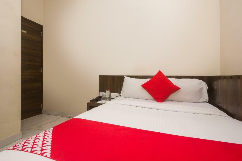 Oyo 8193 Hotel Pearl View Мумбай Екстериор снимка