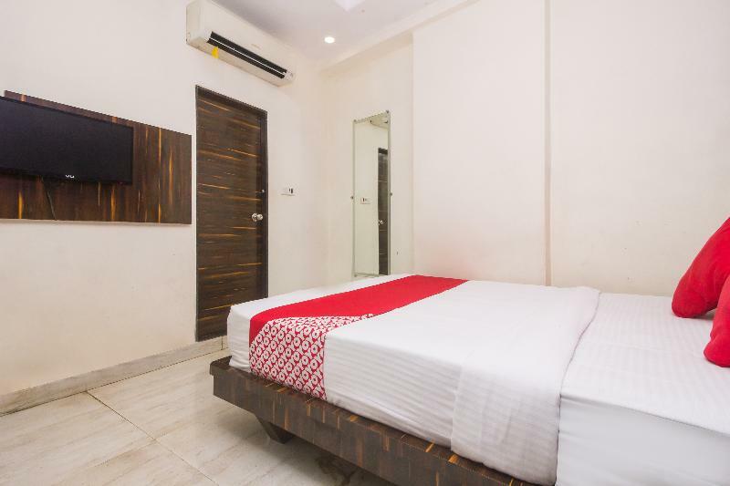 Oyo 8193 Hotel Pearl View Мумбай Екстериор снимка