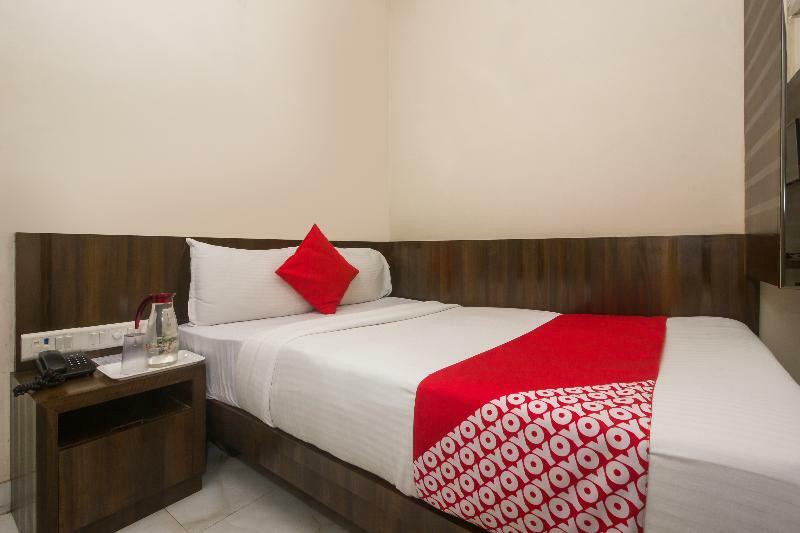 Oyo 8193 Hotel Pearl View Мумбай Екстериор снимка