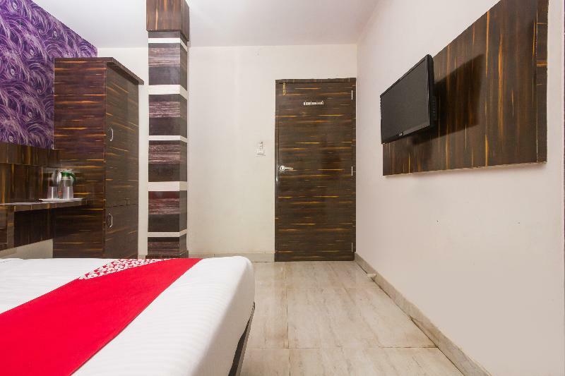 Oyo 8193 Hotel Pearl View Мумбай Екстериор снимка