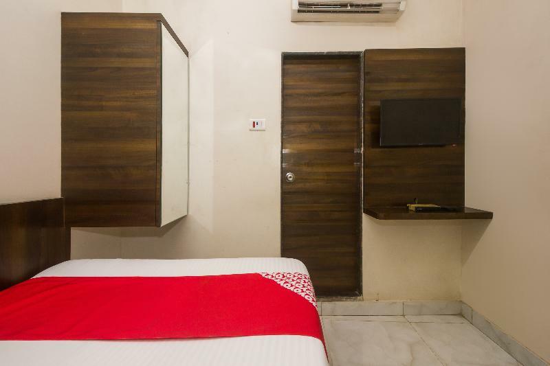 Oyo 8193 Hotel Pearl View Мумбай Екстериор снимка