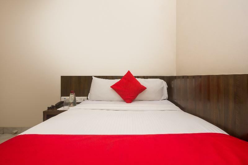Oyo 8193 Hotel Pearl View Мумбай Екстериор снимка